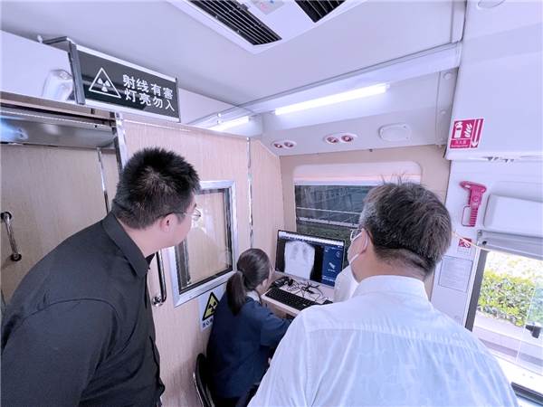 　　【AI-DR胸部检测现场体验】