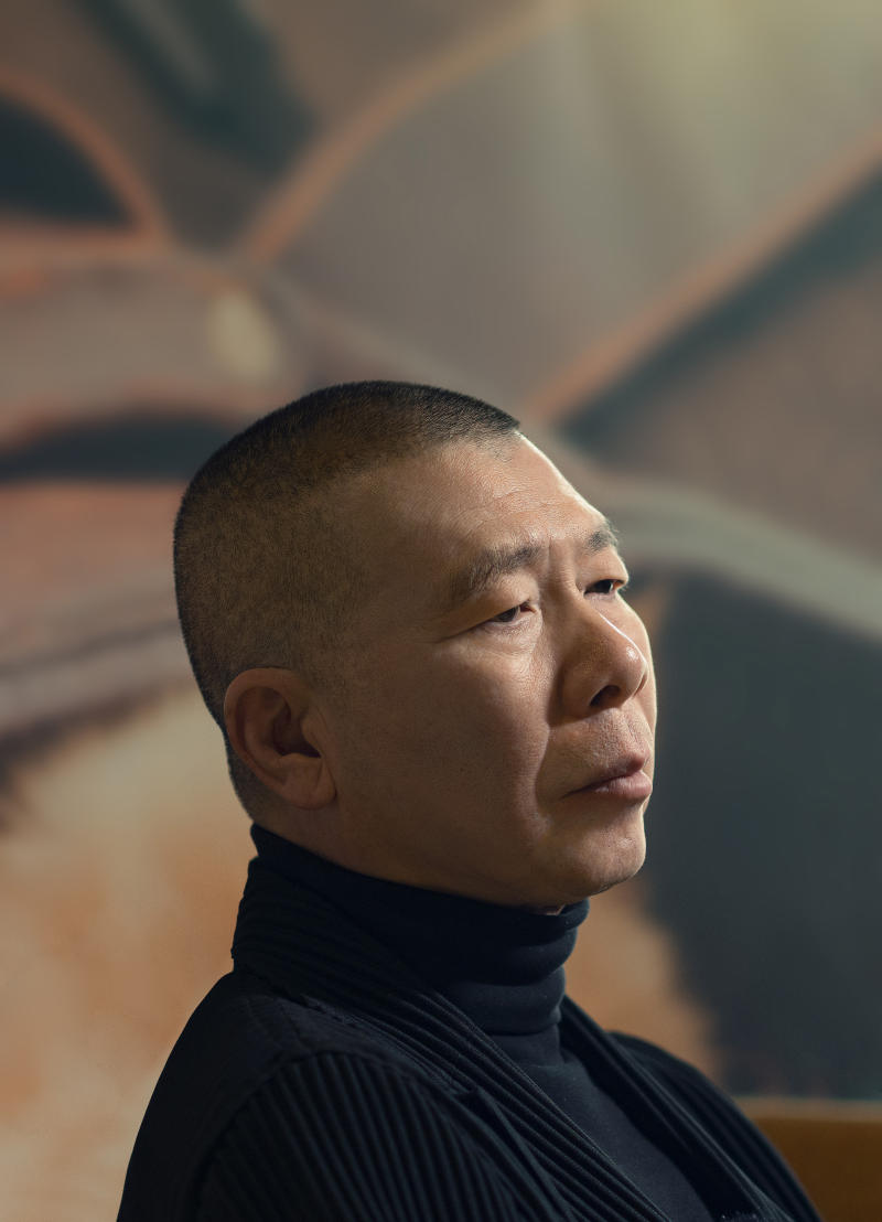 好久不见的冯小刚,因为电影《忠犬八公》回归大银幕,接受新京报专访的