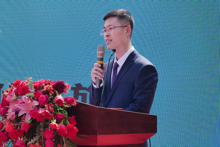 　　卓樱桃总经理卓天龙