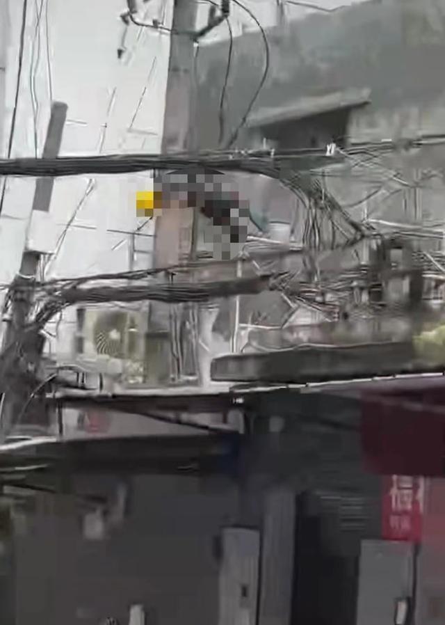 重庆一工人因高压线触电身亡，区应急：施工时不小心触碰高压电线