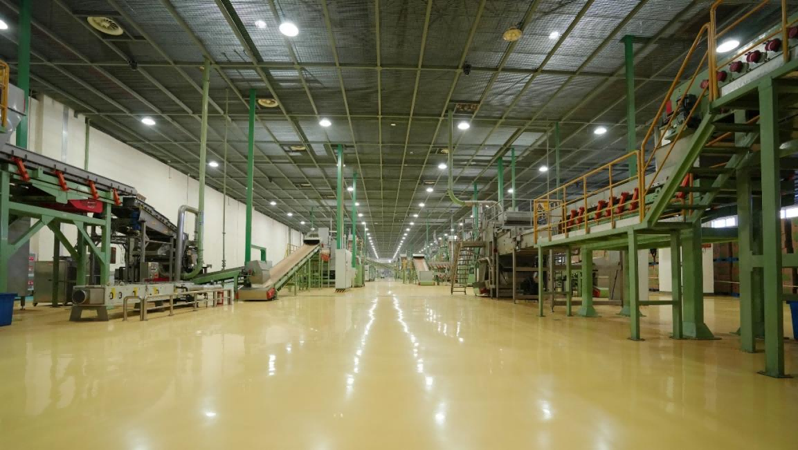 (南京卷烟厂智能化生产车间)