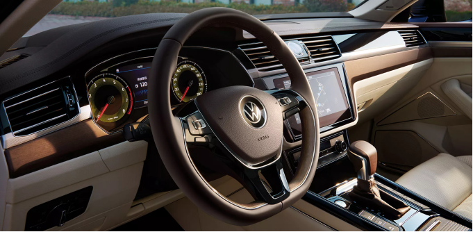 上汽大众轿车辉昂，智能驾驶更安心