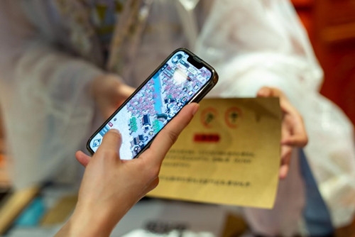 图为玩家在游戏过程中通过小程序参与任务。