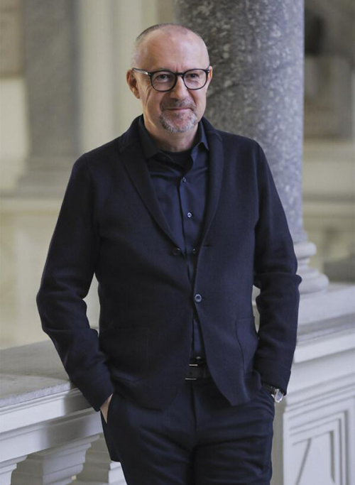 　　首席执行官Sandro Veronesi先生于1986年创立了Calzedonia集团