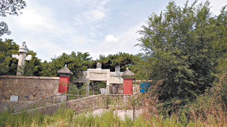 位于门头沟城子村的周自齐墓 吕亦文 摄