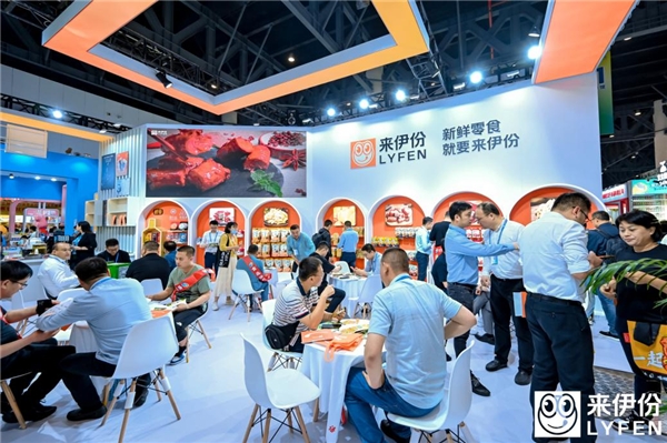 ? ?洽谈区座无虚席、人气火爆