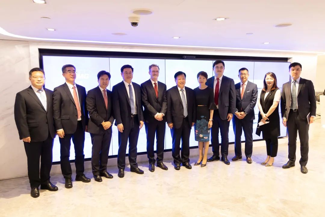 江苏省政府办公厅副主任卞兆伦,江苏省民政厅副厅长王小华,江苏省财政