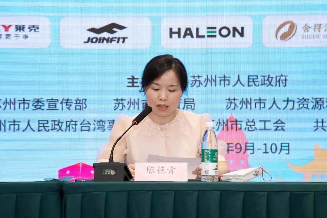 陈艳青,1979年5月出生,江苏苏州人,1994年入选江苏省举重队,1995年