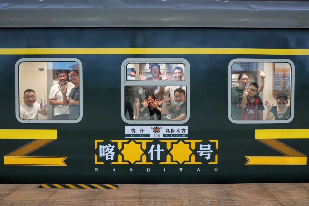 "喀什号"直达特快旅客列车(资料图).来源:新疆铁路