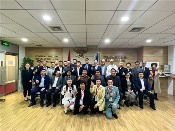 (图为双方参会人员及相关工作人员大合影留念)