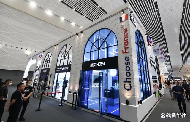 欧莱雅携旗下品牌碧欧泉参展消博会。新华社记者杨冠宇 摄