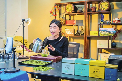 商家在抖音电商直播间直播