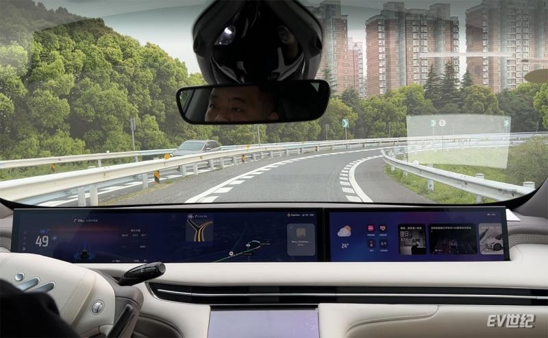 动作平缓/加速顺滑/用着放心 智己高速高架桥NOA体验