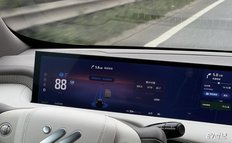 动作平缓/加速顺滑/用着放心 智己高速高架桥NOA体验