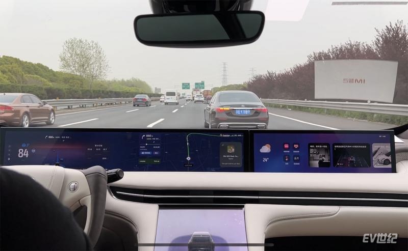 动作平缓/加速顺滑/用着放心 智己高速高架桥NOA体验