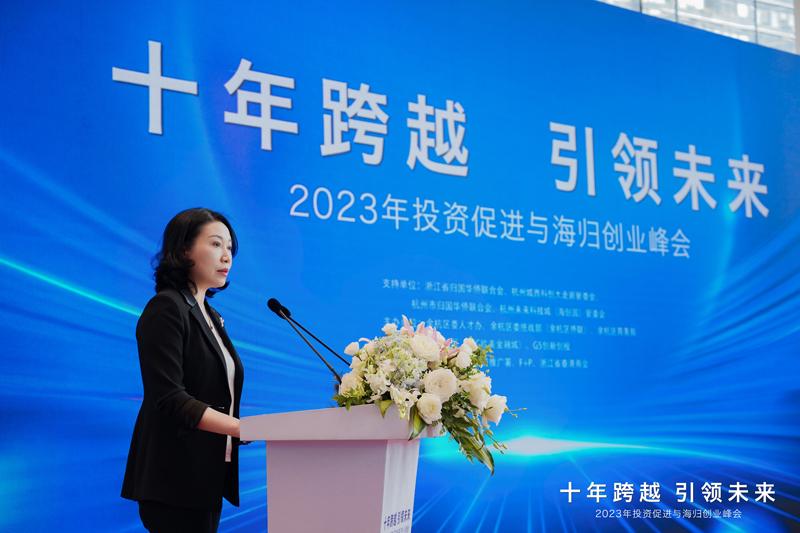 市侨联主席许玲娣女士致辞