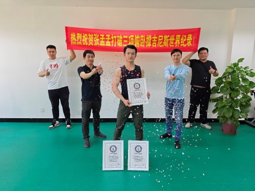 现场见证人（左起）：肖凯、傅集渊、王艺彬、康杰祥