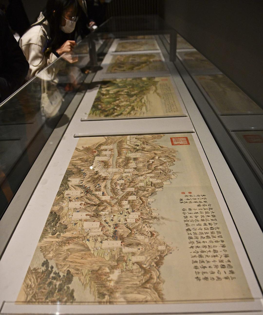 《平定金川战图册》在香港故宫展出（图据视觉中国）