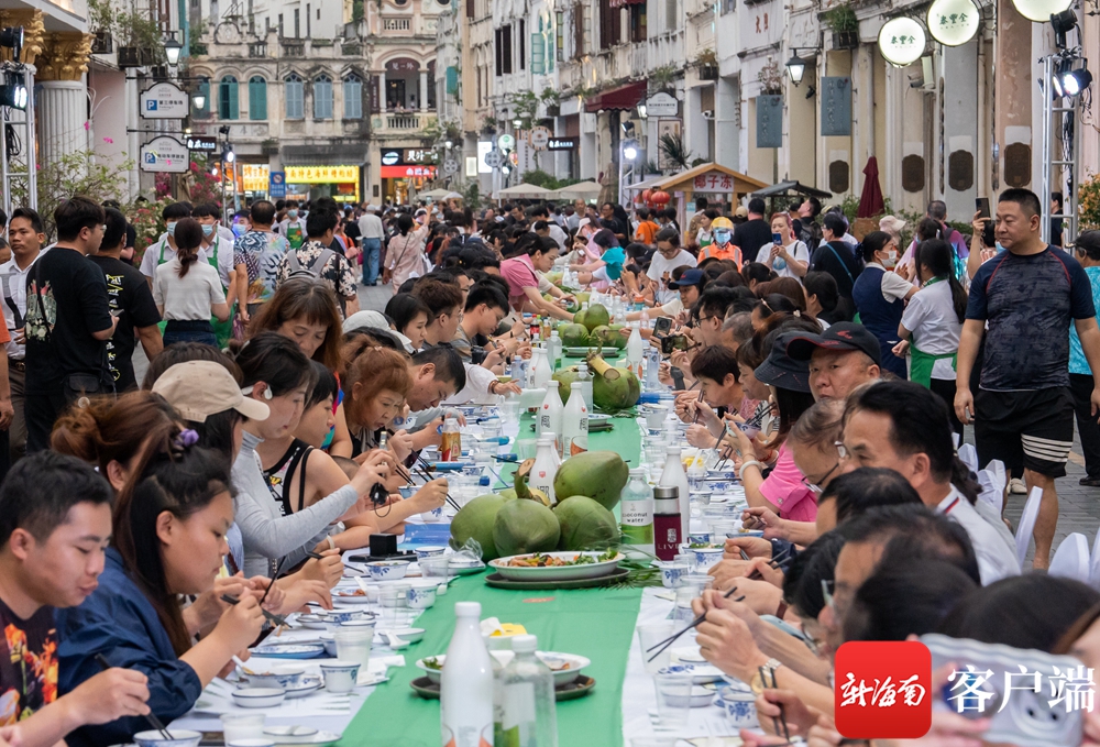 琼韵之夜长桌宴海口骑楼老街热闹开启千名市民游客感受海南文化盛宴