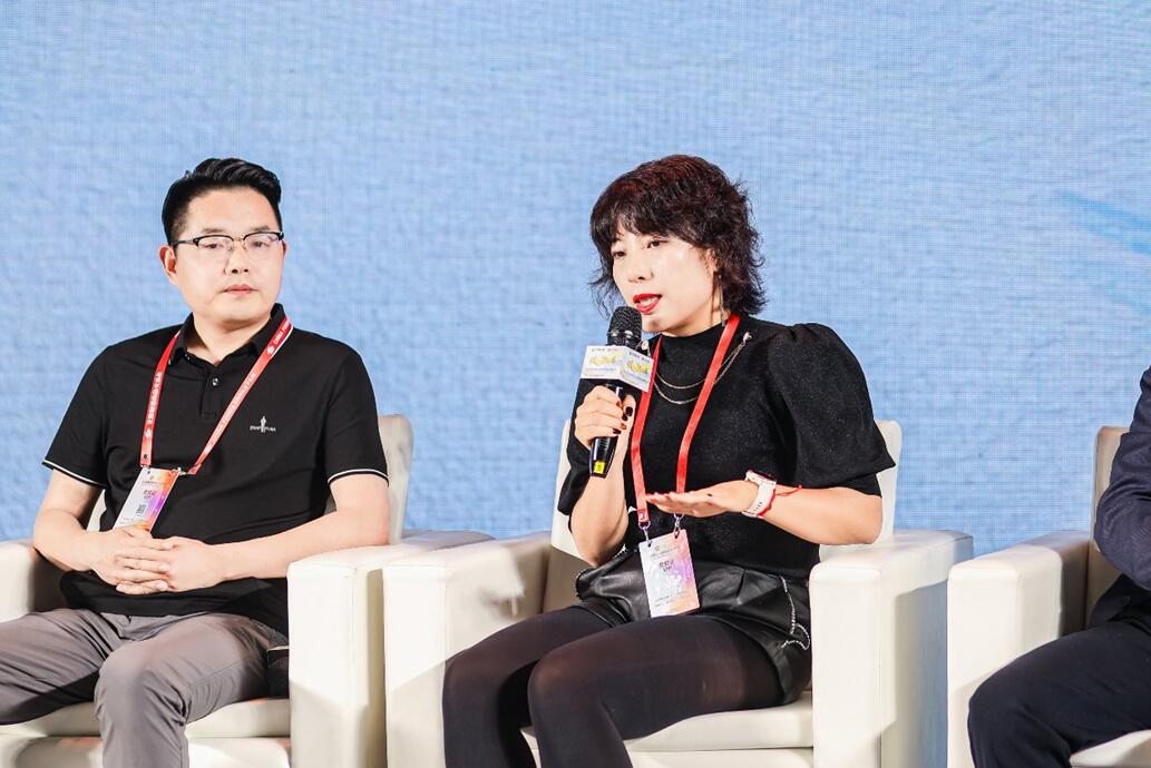 （2023年中国100大酒商高峰论坛，刘俊发表讲话）