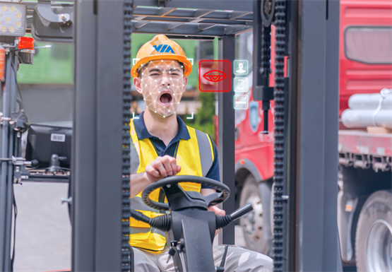 威盛AI叉车安全技术助力叉车技改