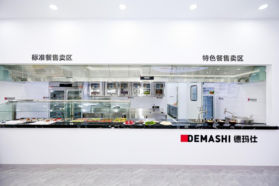 图：德玛仕武汉旗舰店现场实拍