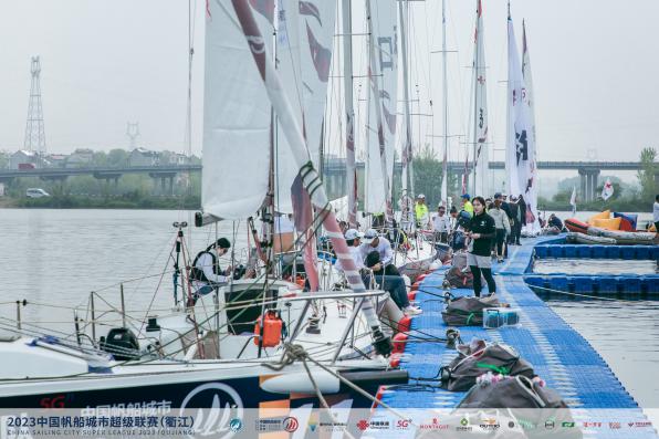 参赛选手蓄势待发