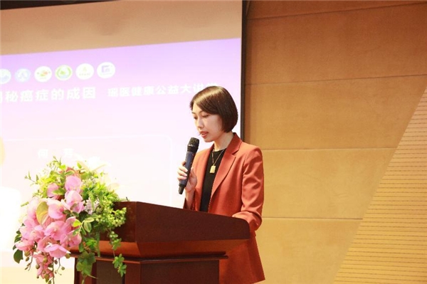 　　北京德坤瑶医公益基金会理事长何芳讲话