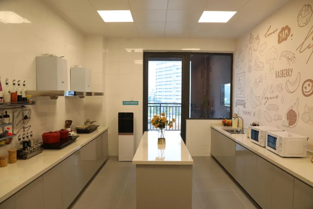 华发产业新空间提供的"一站式"生活服务员工宿舍.图/吴长赋