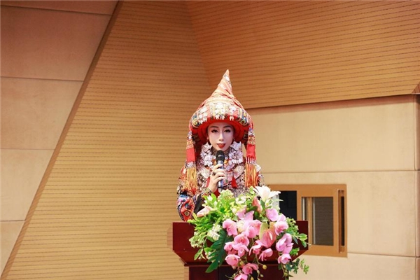 　　北京瑶医医院党支部书记李洋主持