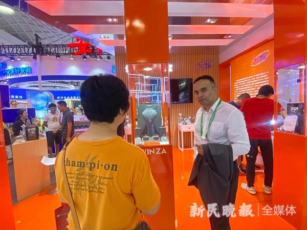 圖説：巴基斯坦珠寶商李龍已經在三亞開設公司 &nbsp;張鈺芸 攝