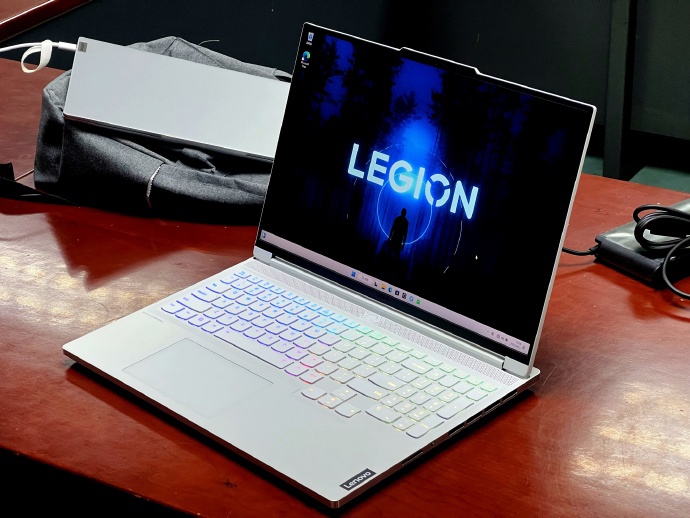 白色机身rgb键盘联想新一代拯救者9000x笔记本外观曝光