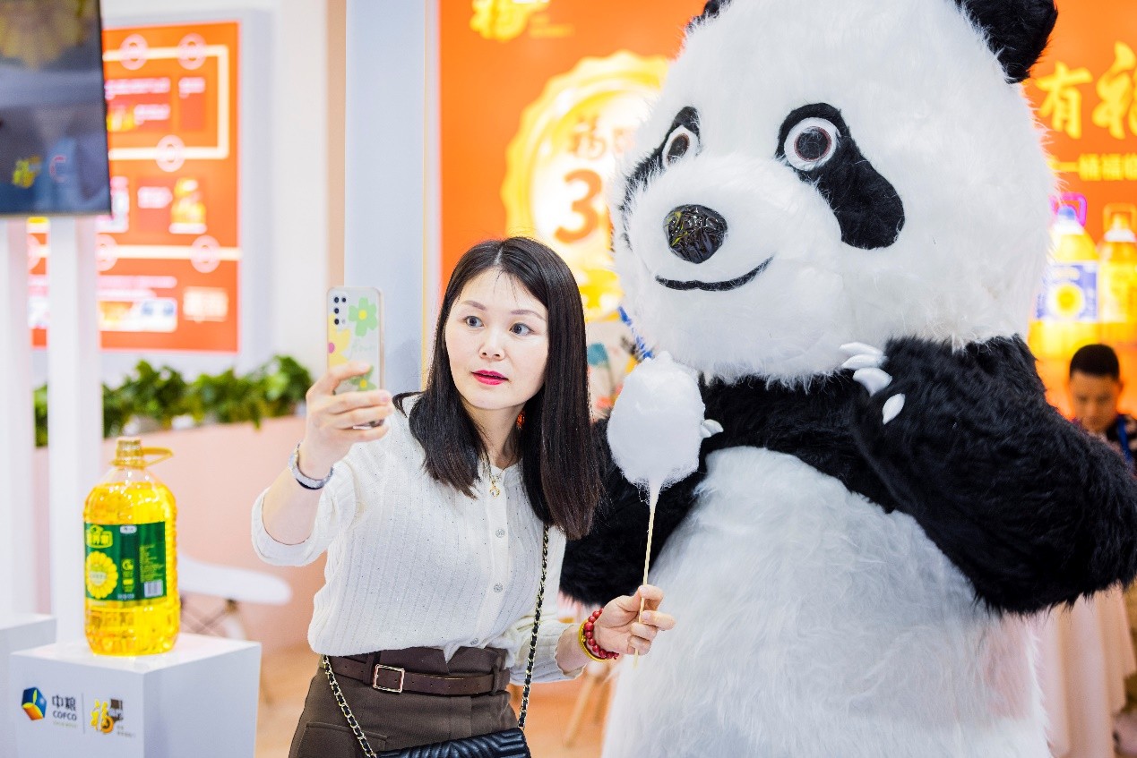 （配图：产品特写+现场制作）