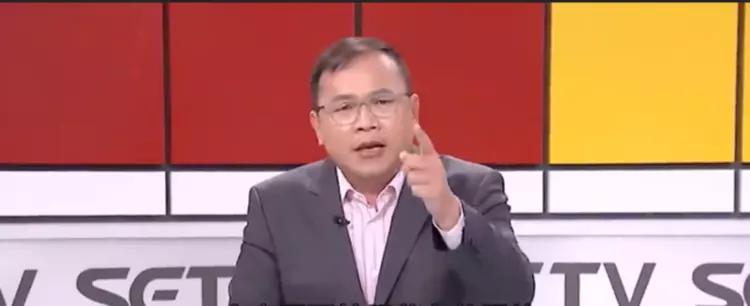 王义川在台湾电视屏幕上胡说大陆高铁没有靠背 图：台媒画面截屏