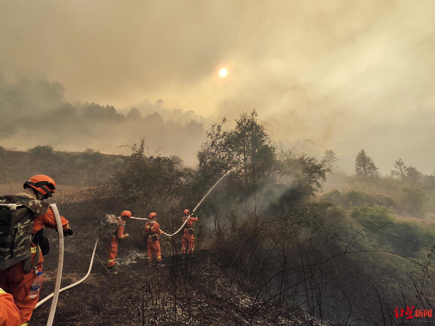 5天5夜投入3000余人云南玉溪山火现已全部扑灭云南省森林消防总队昼夜
