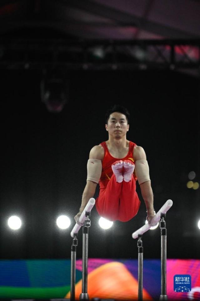 4月16日,江苏队选手尤浩在双杠比赛中,最终他位列第二名.