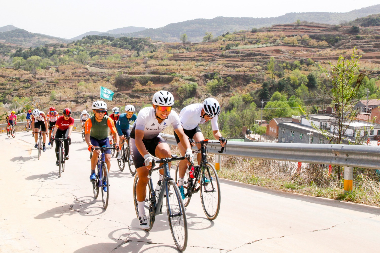 山西高平红色小镇61运动野川第五届自行车公开赛鸣枪开赛