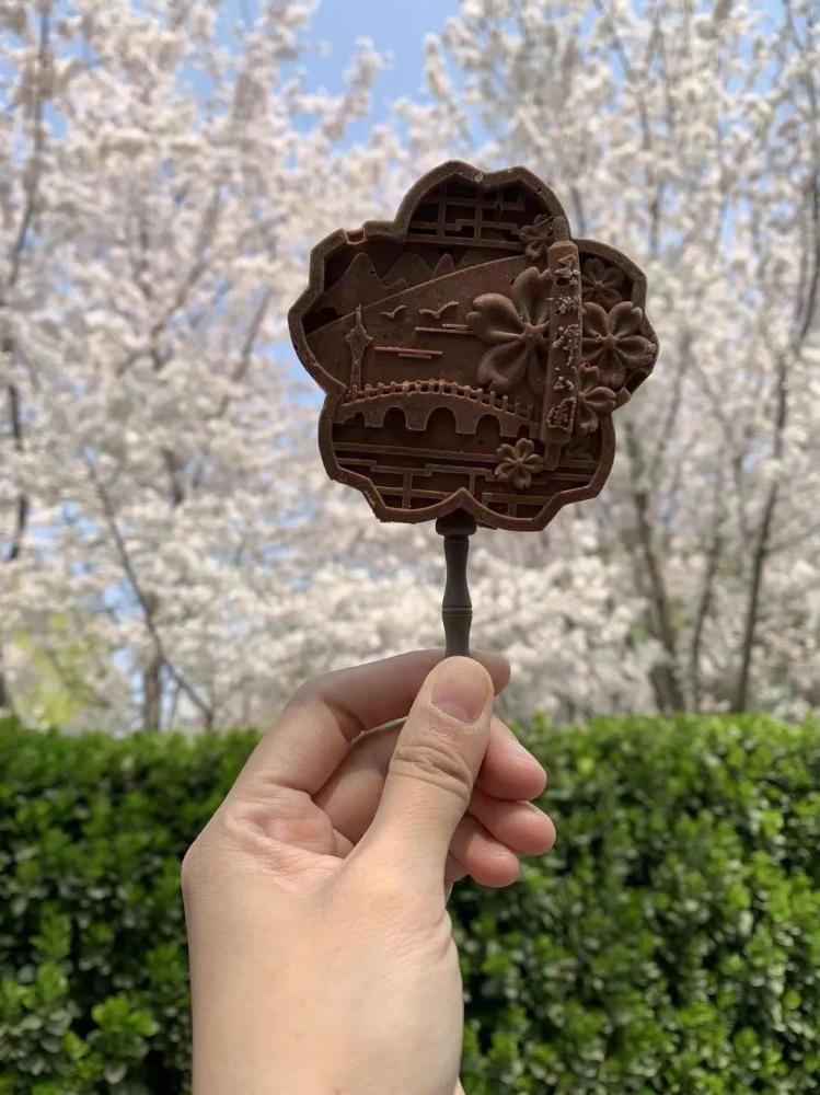 玉渊潭公园和哈根达斯合作推出的文创雪糕 图源:有意思报告