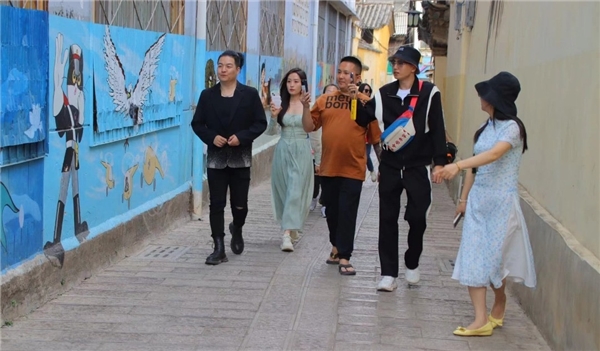 图:二晨、十三姨、马晓伟、沈一涵等10位快手达人深入探访玉溪之美