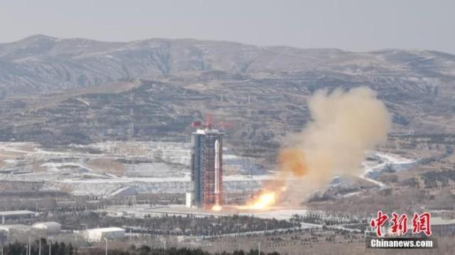 2019年12月20日消息，中国成功发射中巴地球资源卫星04A星等9颗卫星。贺萌 摄