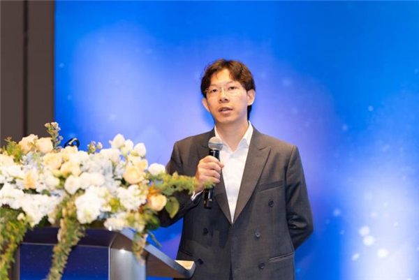 (图2 中央结算公司上海总部跨境业务中心高级经理张源欣发表演讲)