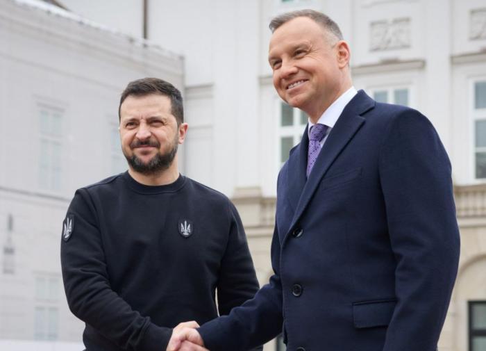 ↑泽连斯基（左）与波兰总统杜达（右）