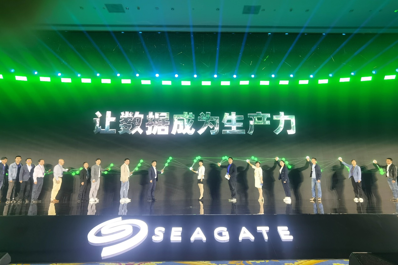 希捷携手飞诺等合作伙伴开启数据大容量时代
