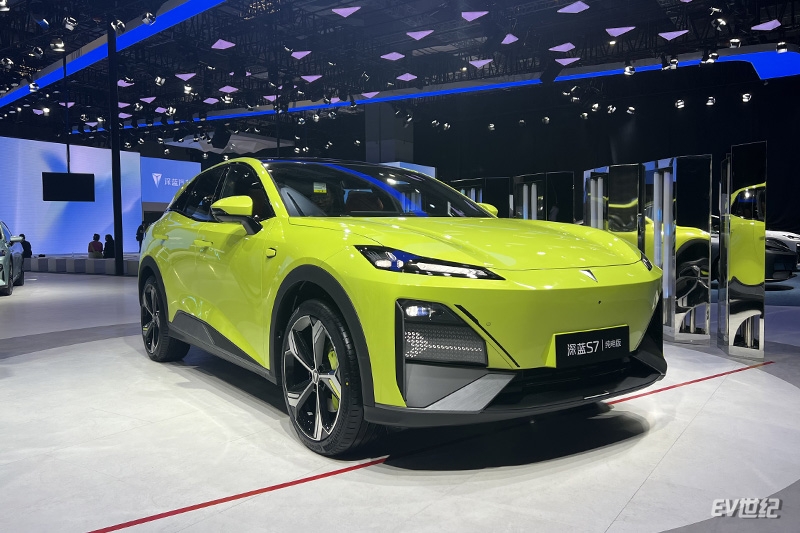 2023上海车展实拍高颜值SUV深蓝S7纯电版