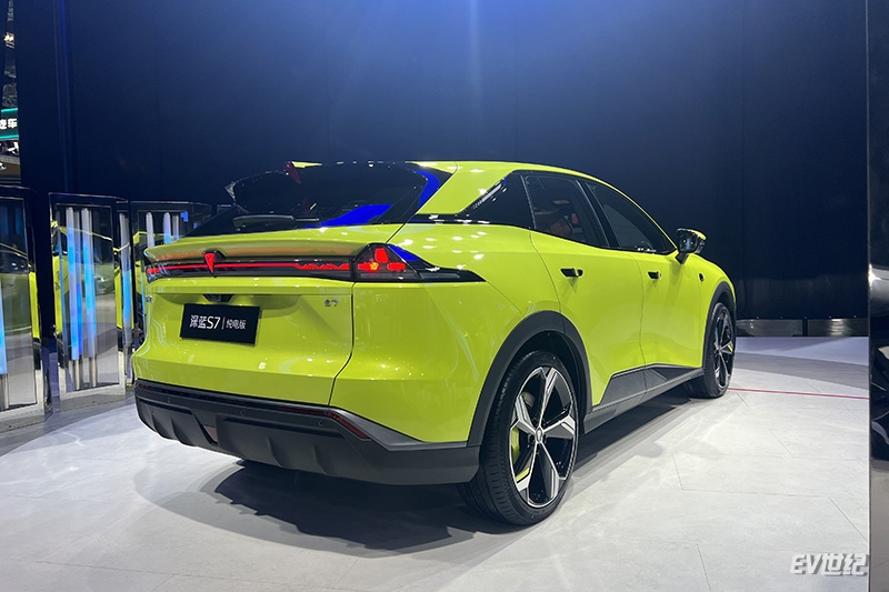 2023上海车展实拍高颜值SUV深蓝S7纯电版