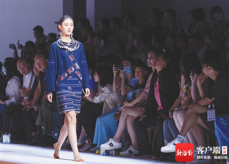 昌江:非遗黎锦惊艳t台 ip营销走出新路_新浪财经_新浪网