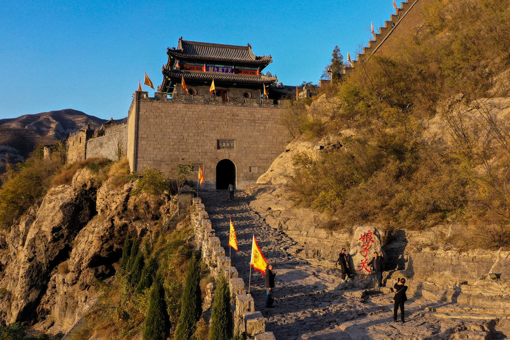 这是2020年11月2日拍摄的山西省平定县娘子关景区.新华社记者 曹阳 摄