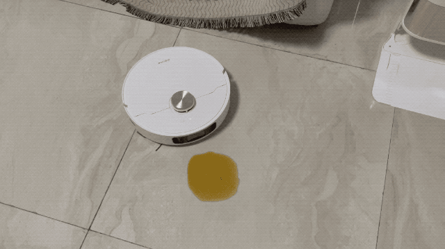 　　日常模式下进行清洁的追觅 S20 Pro