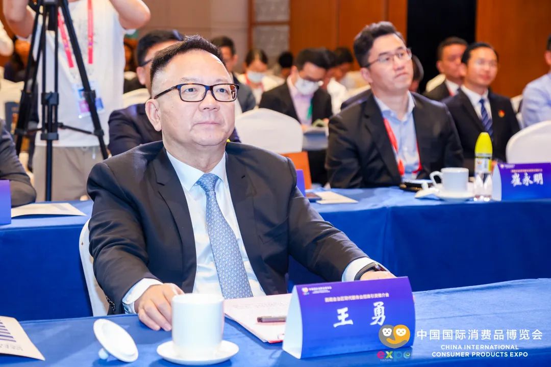 西藏自治区人民政府副主席王勇