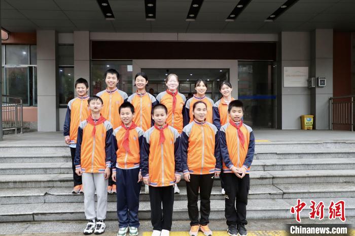 江西南昌"光明行"跳绳队带领盲童勇敢逐梦